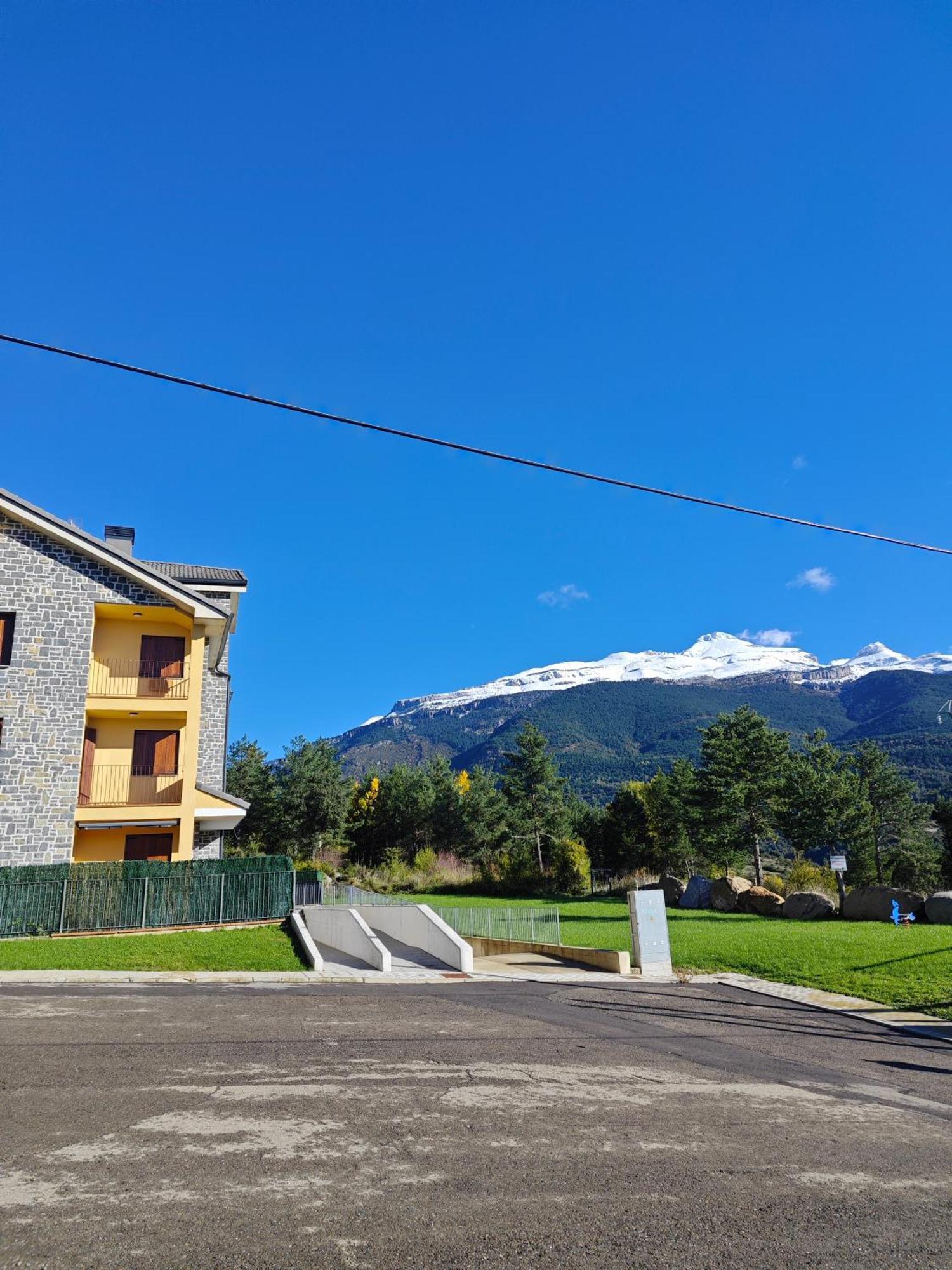 Apartamento A Estrenar En Villanúa Exterior foto